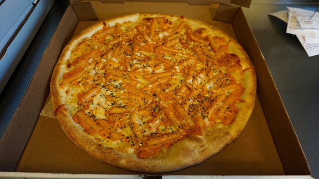 Penne Vodka Pizza (Large 16'').