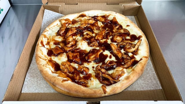 BBQ Grilled Chicken Pizza (Personal 12'').