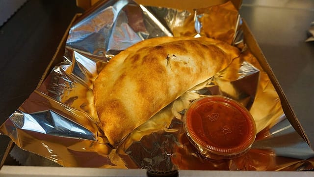Ricotta & Mozzarella Calzone with One Topping (Large).